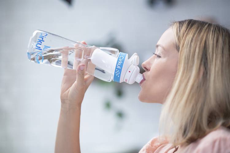 cirkul water bottle with flavor starter kit