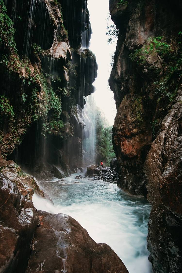 Waterfall |  Umbrella Waterfall